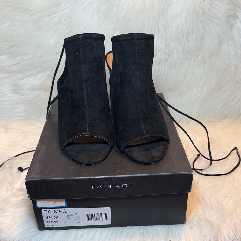 Tahari Black Suede Peep-Toe Heels size 9.5 TA- MEG